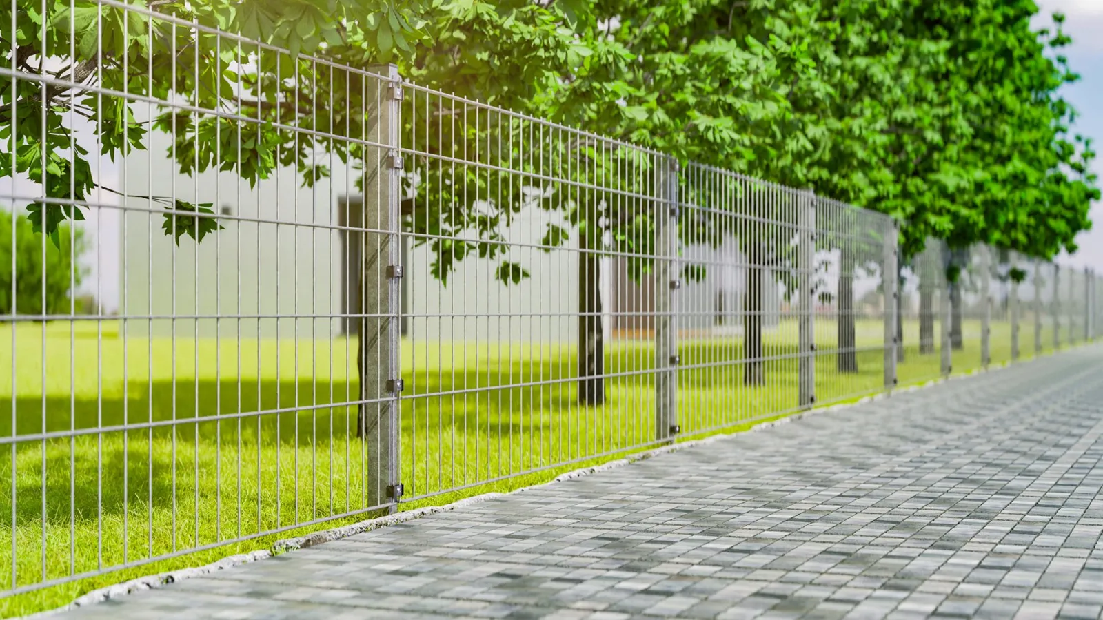 Doppelstabmattenzaun an einem gepflasterten Weg als 3D Visualisierung