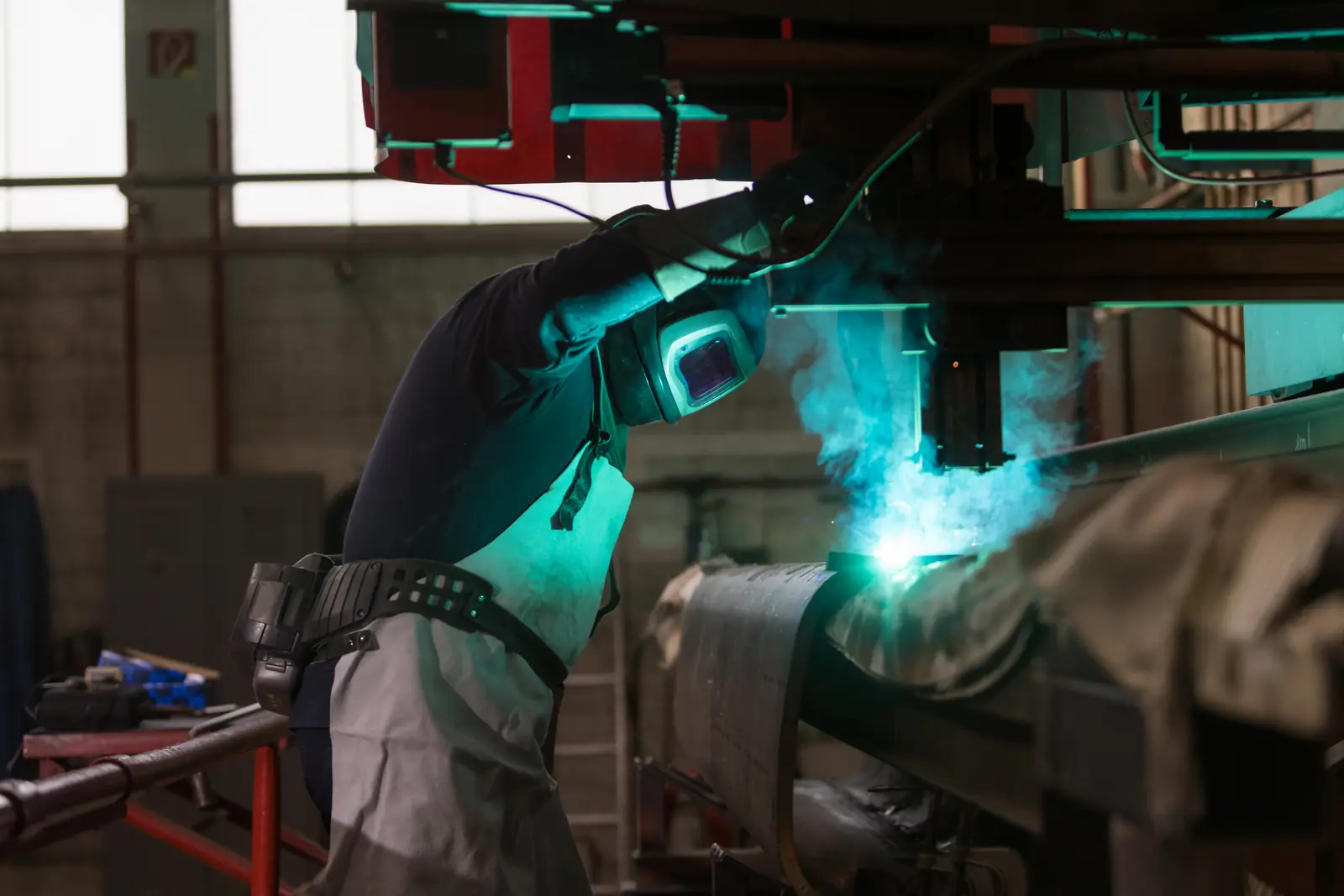 Werbefoto für TARVO: Schweißer bei der Arbeit